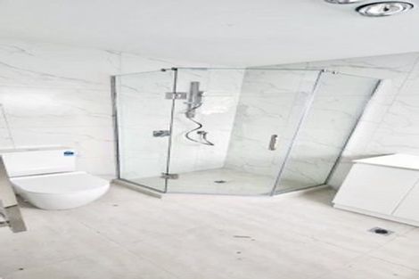 Photo of property in 39 Cascades Road, Pakuranga Heights, Auckland, 2010