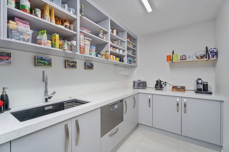 Photo of property in 15 Whitby Avenue, Whitianga, 3510