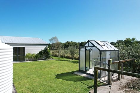 Photo of property in 3 Avenue North Road, Levin, 5510