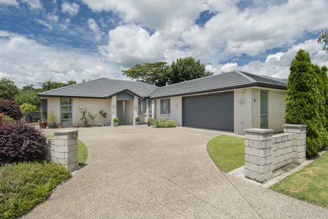 Photo of property in 16 Tranquil Grove, Omokoroa, 3114