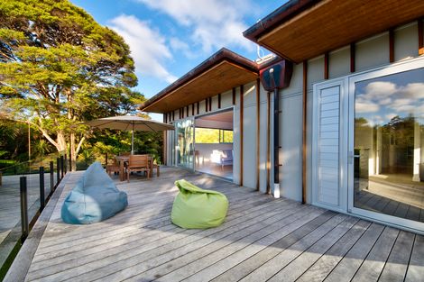 Photo of property in 27 Cochran Road, Oratia, Auckland, 0604