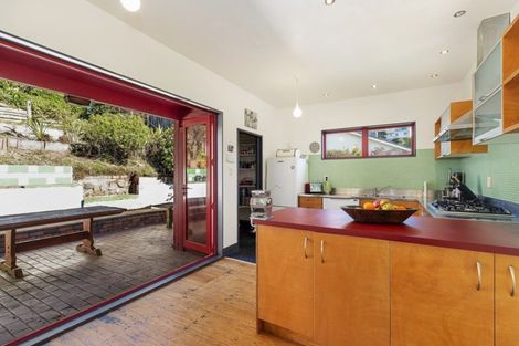 Photo of property in 124 Sutherland Road, Melrose, Wellington, 6023