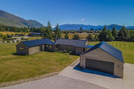 Photo of property in 2 Little Orchard Way, Wanaka, 9382