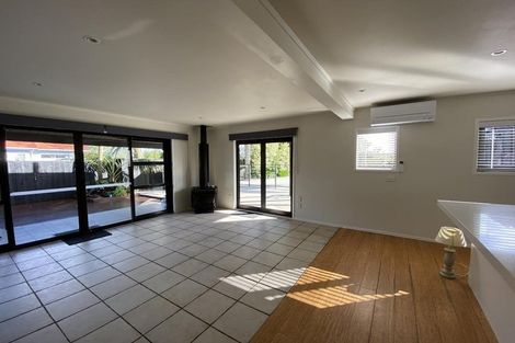 Photo of property in 66 Tauhinu Road, Greenhithe, Auckland, 0632