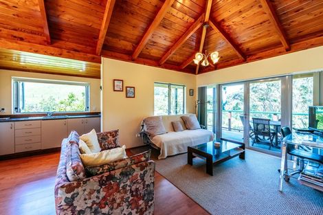 Photo of property in 92 Nick Johnstone Drive, Waiheke Island, 1971