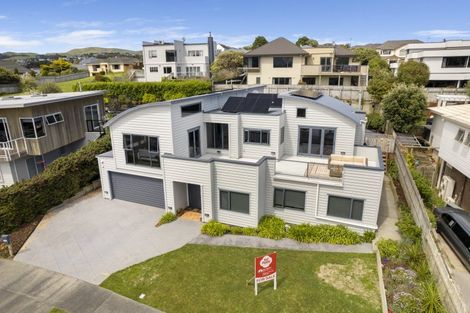 Photo of property in 8 Bowsprit Way, Whitby, Porirua, 5024
