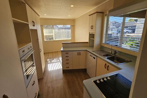 Photo of property in 14 Truby King Street, Merrilands, New Plymouth, 4312
