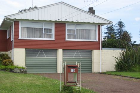 Photo of property in 16 Kiwi Esplanade, Mangere Bridge, Auckland, 2022