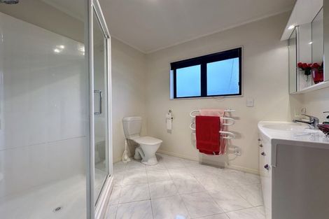 Photo of property in 5 Birkinshaw Grove, Riverstone Terraces, Upper Hutt, 5018