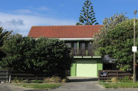 Photo of property in 20 Oratia Street, Waikanae Beach, Waikanae, 5036