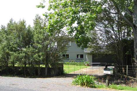 Photo of property in 266 Boord Crescent, Kumeu, 0891