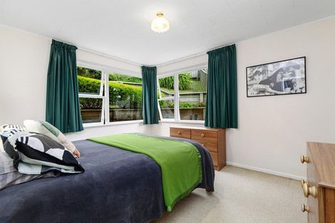 Photo of property in 9 Innes Way, Newlands, Wellington, 6037