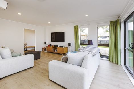 Photo of property in 9 Elrita Place, Conifer Grove, Takanini, 2112