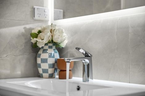 Photo of property in 5/1088 Beach Road, Torbay, Auckland, 0630