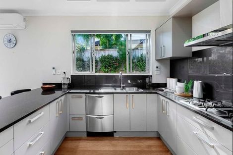 Photo of property in 12 Bur Oak Terrace, Schnapper Rock, Auckland, 0632