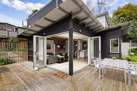 Photo of property in 890 Beach Road, Waiake, Auckland, 0630