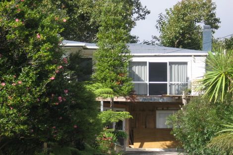 Photo of property in 36 Atkinson Road, Titirangi, Auckland, 0604