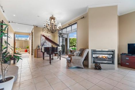 Photo of property in 67 Harbour View Road, Te Atatu Peninsula, Auckland, 0610