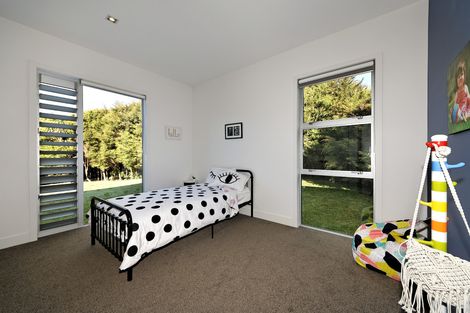 Photo of property in 27 Cochran Road, Oratia, Auckland, 0604