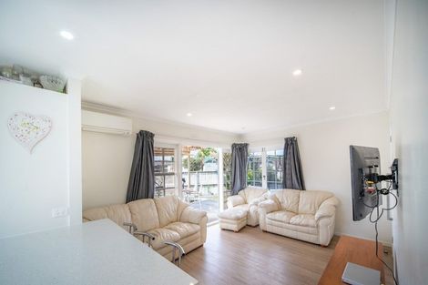 Photo of property in 1/1 Cooper Place, Papakura, 2110