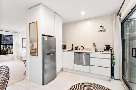 Photo of property in 10 Zita Avenue, Matakatia, Whangaparaoa, 0930