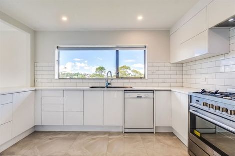 Photo of property in 128 Chelsea View Drive, Chatswood, Auckland, 0626