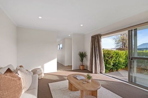 Photo of property in 33 William Dawson Crescent, Wigram, Christchurch, 8025