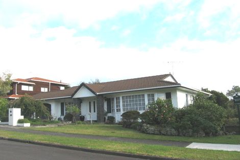 Photo of property in 20 Ravenstone Place, Chatswood, Auckland, 0626