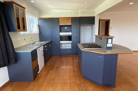 Photo of property in 20 Tawhana Crescent, Red Beach, 0932