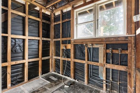 Photo of property in 4 Amundsen Grove, Stokes Valley, Lower Hutt, 5019