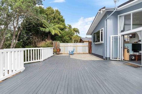 Photo of property in 15 Carlton Terrace, Westown, New Plymouth, 4310