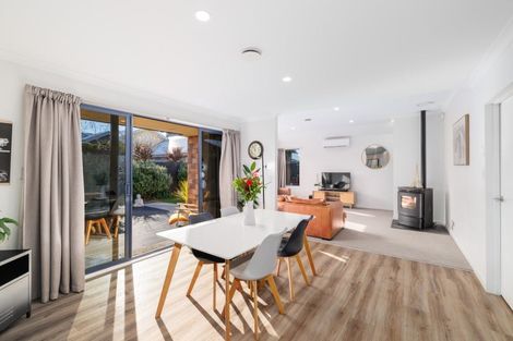 Photo of property in 24 Foresters Crescent, Parklands, Christchurch, 8083