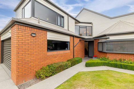 Photo of property in 22 Brockhall Lane, Avonhead, Christchurch, 8042