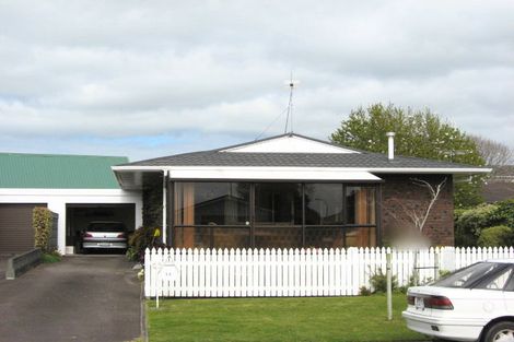 Photo of property in 1 Hunter Place, Merrilands, New Plymouth, 4312