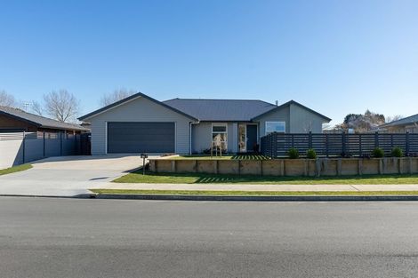 Photo of property in 10 Magnolia Place, Levin, 5510