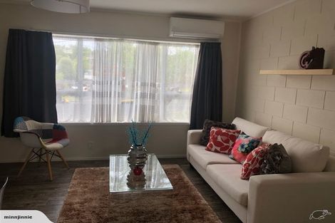 Photo of property in 1/2 Halberg Street, Glenfield, Auckland, 0629