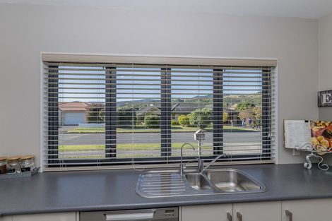 Photo of property in 10 Lorna Irene Drive, Raumati South, Paraparaumu, 5032