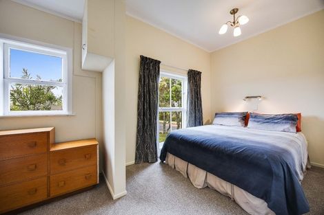 Photo of property in 92 Knights Road, Rothesay Bay, Auckland, 0630