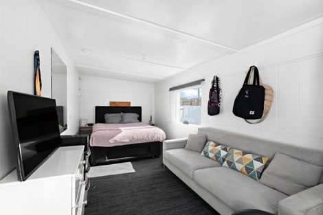 Photo of property in 18 Murray Road, Te Atatu Peninsula, Auckland, 0610