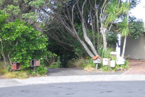 Photo of property in 20 Learmonth Avenue, Birkenhead, Auckland, 0626