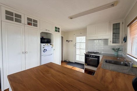 Photo of property in 5 Trafalgar Street, Westown, New Plymouth, 4310