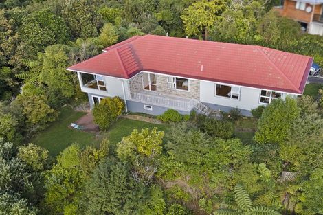 Photo of property in 13 Wilmshurst Place, Tawa, Wellington, 5028