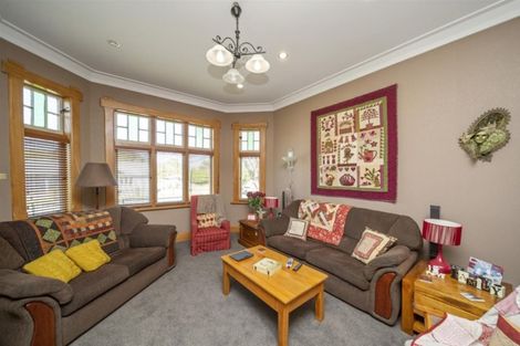 Photo of property in 81 Collins Street, Hawera, 4610