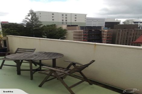 Photo of property in 4a Macdonald Crescent, Te Aro, Wellington, 6011