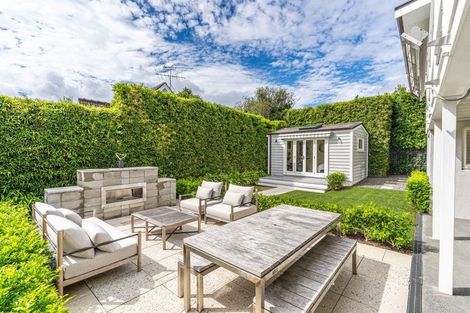 Photo of property in 195 Hurstmere Road, Takapuna, Auckland, 0622