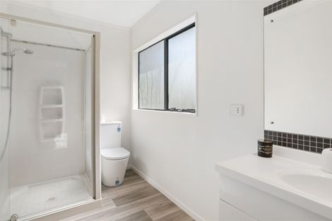 Photo of property in 98 Caribbean Drive, Unsworth Heights, Auckland, 0632