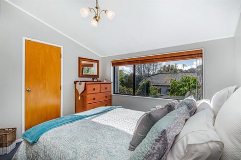 Photo of property in 6 Delisle Place, Windsor Park, Auckland, 0632