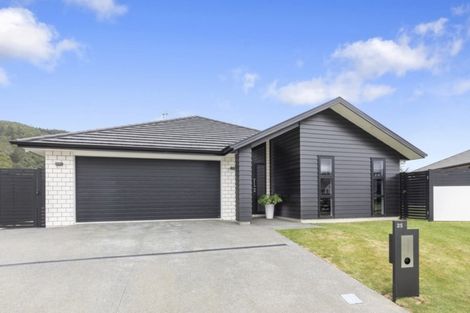 Photo of property in 25 Buddle Road, Wallaceville, Upper Hutt, 5018