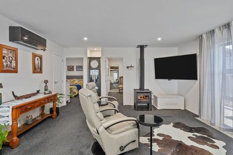 Photo of property in 15 Whitby Avenue, Whitianga, 3510