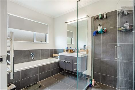 Photo of property in 28 Nellie Drive, Kumeu, 0810